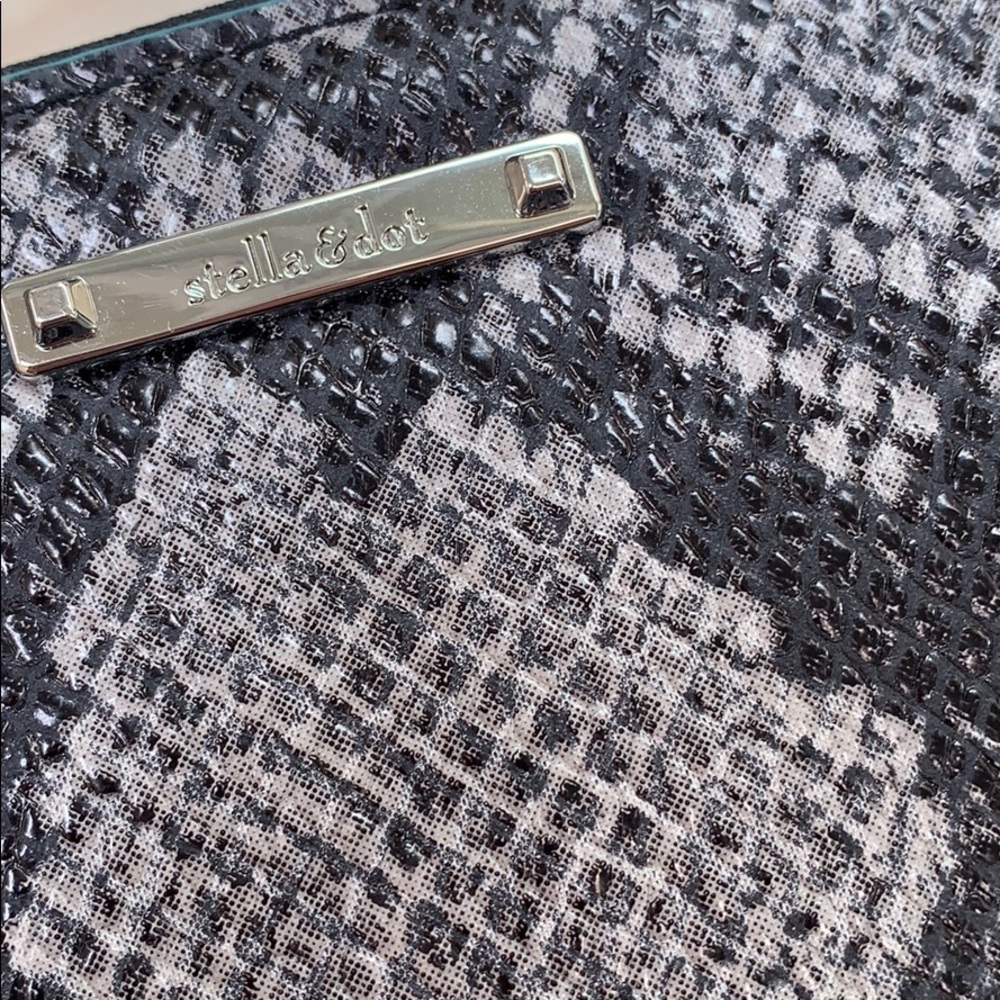Stella & Dot Animal Print Wallet - Picture 2 of 4